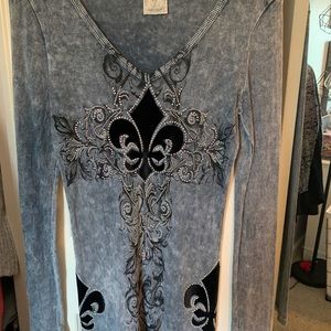 Long sleeve v-neck shirt